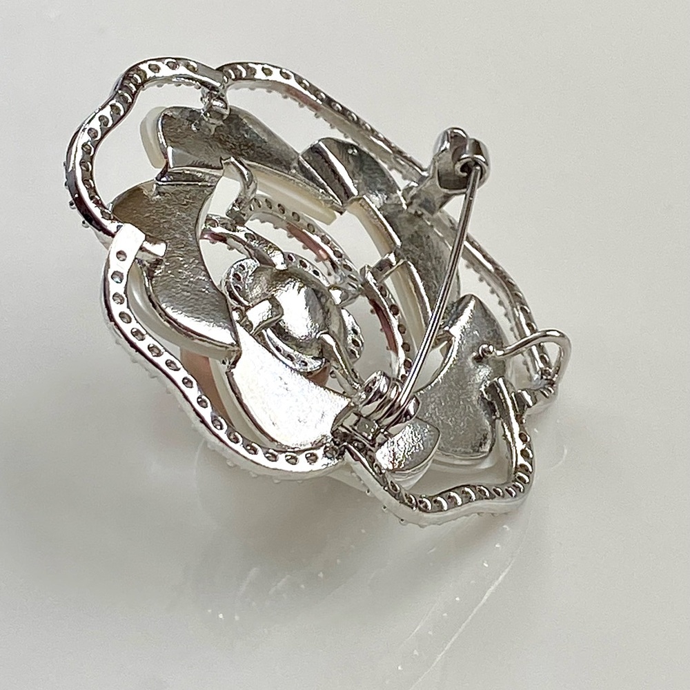 P240-Handmade Metallic Edison Pearl And Mother-of-Pearl Flower Brooch/Pendant - Picture 9 of 11